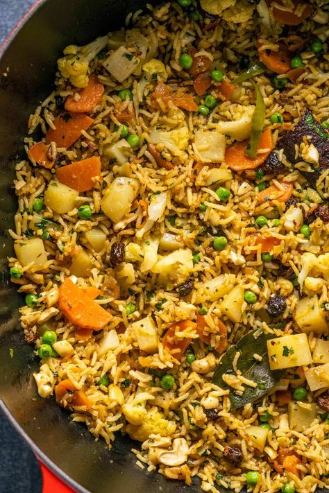 Vegan Biryani, Vegetables Rice, Indian Rice, Indian Food Recipes Vegetarian, Indian Spices, Meat Free, Biryani, Easy Vegan, One Pot