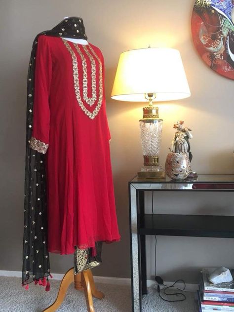 Gotta Patti, Neck Designs For Suits, Indian Salwar Kameez, Pakistani Dresses Casual, Kurta Neck Design, Salwar Kamiz, Red Lehenga, Casual Wear Dress, Kurti Designs Party Wear