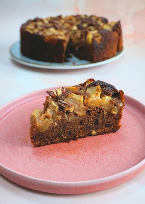 Date Nut Loaf Recipe, Pear And Ginger Cake, Ginger Cake Recipe, Autumn Dessert, Gingerbread Cake Recipe, Pear Cake, Ginger Cake, Winter Desserts, Gingerbread Cake