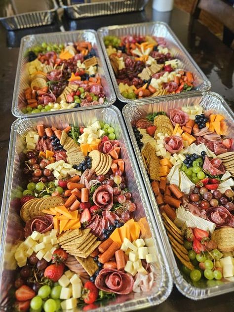 Day Of Wedding Lunch Ideas, Snacks For Bride Getting Ready, Wedding Day Food For Getting Ready Lunch, Wedding Day Snacks For Bridal Party Food, Bridal Party Getting Ready Food, Wedding Day Lunch For Bridal Party, Food For Bridal Party Getting Ready, Bridal Party Foods, Snack Platters