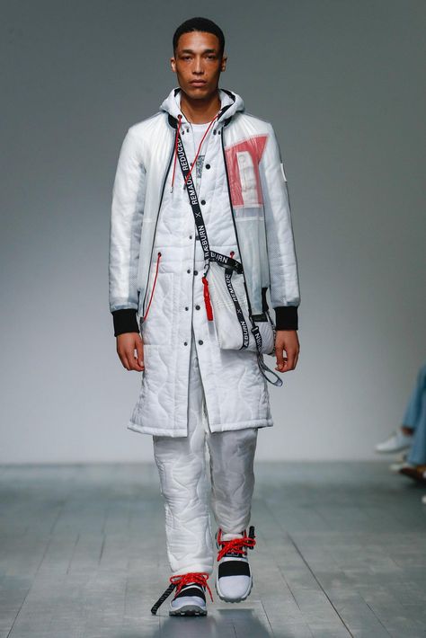 Christopher Raeburn: Spring 2019 Christopher Raeburn, Live Fashion, Menswear Collection, Magazine Photography, Summer 2019, Outerwear Coats, Ny Times, Runway Fashion, Men's Fashion