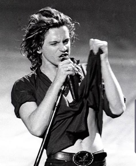 Michael Hutchence ❌⭕❌⭕ Michael Singer, Hunger Games Problems, Pop Music Artists, Johanna Mason, New Wave Music, Michael Hutchence, Forehead Kisses, Steve Perry, 80s Bands