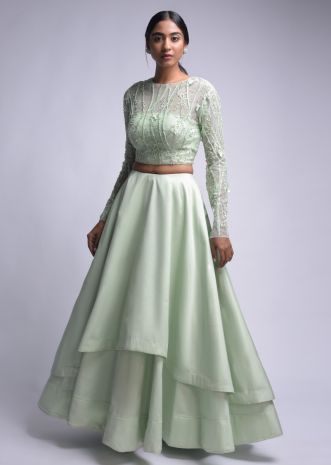 Layered Crop Top, Crop Top Lehenga, Indian Outfits Lehenga, Green Lehenga, Indian Gowns Dresses, Crop Top Dress, Wear Crop Top, Party Wear Lehenga, Indian Gowns