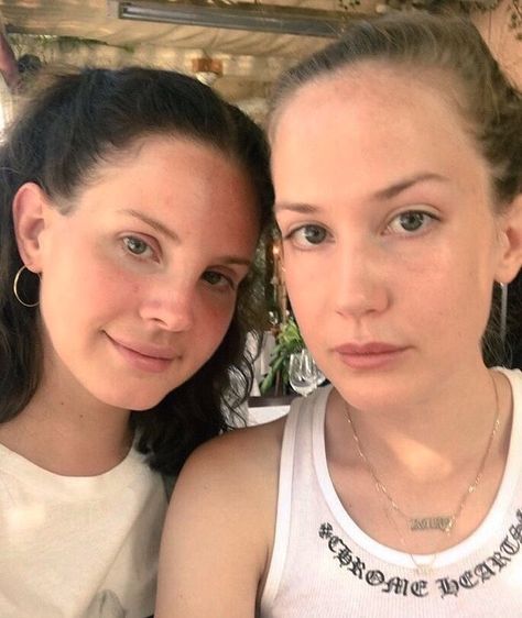 just another fanpage on Instagram: “Lana and her sister Chuck #lanadelrey” Chuck Grant, Indie Singers, Lana Rey, Lizzy Grant, Elizabeth Grant, Lust For Life, Queen Mother, Lana Del Ray, Living Legends