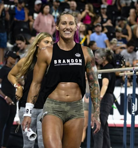 Danielle Brandon, Female Crossfit Athletes, Spartan Women, Crossfit Girl, Crossfit Motivation, Crossfit Women, Full Body Hiit Workout, Ripped Abs, Crossfit Girls