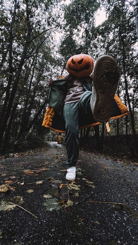 Pumpkin Head Photoshoot Single, Pumpkin Head Photoshoot Solo, Halloween Photoshoot Pumpkin, Pumpkin Photoshoot Ideas, Halloween Studio Photoshoot, Grunge Autumn Aesthetic, Spooky Halloween Photoshoot, Pumpkin Shoot, Pumpkinhead Photoshoot