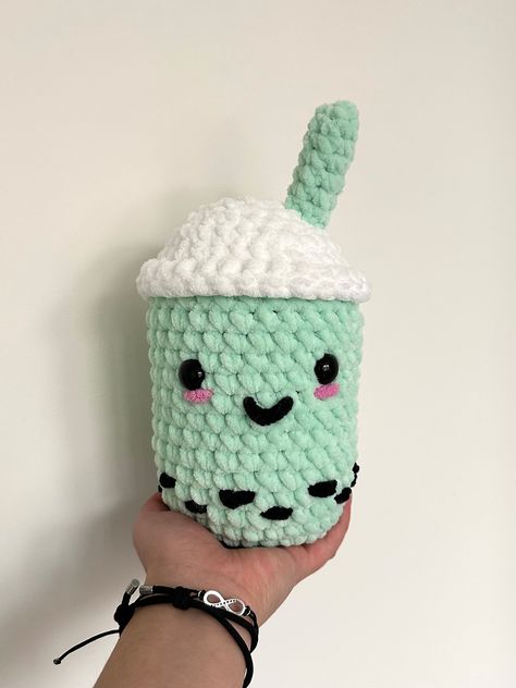 "Handmade crochet BOBA plushie with the softest, fluffiest yarn🧋 8 available \"flavours\"  - Mango - Strawberry - Peach - Mint - Matcha - Milk Tea - Chocolate  - Taro" Boba Plushie, Crochet Classes, Easy Crochet Animals, Confection Au Crochet, Quick Crochet Patterns, Crochet Animals Free Patterns, Crochet Business, Crochet Design Pattern, Crochet Food