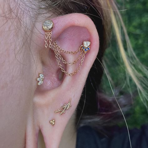 Industrial Bar Earring, Industrial Earrings, Industrial Piercing Jewelry, Piercing Inspo, Forward Helix Piercing, Cool Ear Piercings, Ear Style, Forward Helix, Industrial Piercing