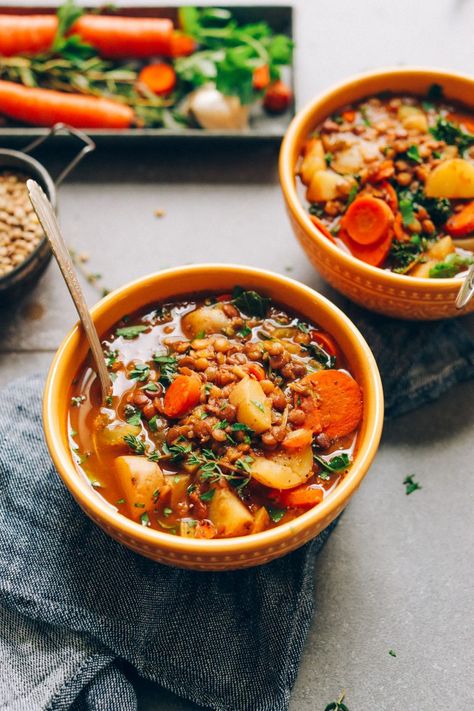 Delicious and EASY Everyday Lentil Soup! 10 wholesome ingredients, 1 pot, and 30 minutes! #vegan #plantbased #dinner #lentil #recipe #glutenfree #soup #minimalistbaker Lentil Dinner, Vegan Lentil Soup Recipes, Vegan Lentil Soup, Diner Recept, Lentil Soup Recipes, Vegan Soup Recipes, Lentil Recipes, Dinner Appetizers, Vegan Soup