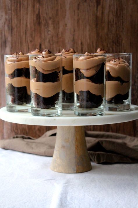 Mousse Cups Mini, Nutella Shooters, Trifle Shooters, Chocolate Trifles, Christmas Trifles, Peppermint Brownie Trifle, Mousse Trifle, Lemon Blueberry Trifle, Wedding Dessert Ideas