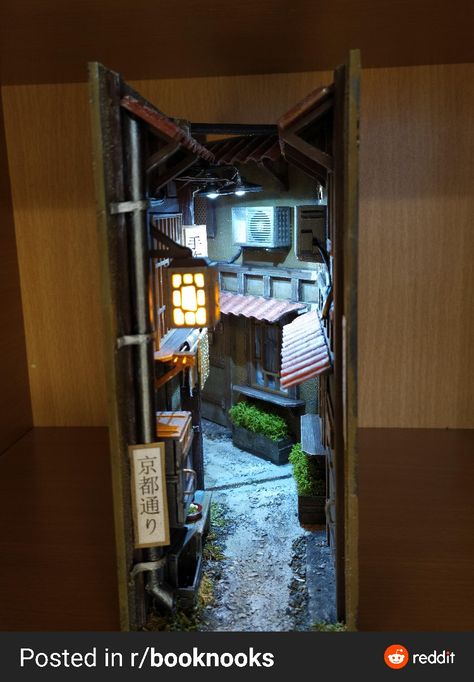 Book Shelf Nook Ideas, Anime Book Nook, Book Nook Ideas Diy, Book Nook Shelf Insert Diy, Booknook Diy, Book Nook Insert, Kyoto Street, Book Nook Diorama, Book Nook Shelf