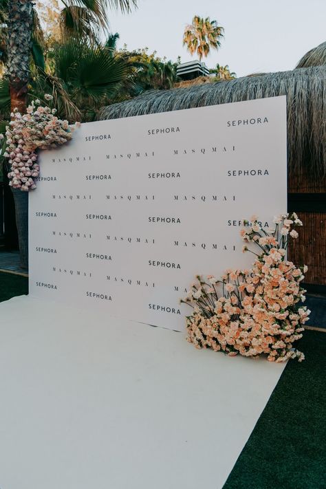 Company Opening Event, Launching Party Ideas, Corporate Photobooth Ideas, All White Party Backdrop, Influencer Event Activities, Influencer Party Ideas, Clothing Launch Party Ideas, Brand Launch Event Ideas, Brand Event Decor