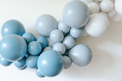 Bachelorette Balloons, Baby Shower Balloon Arch, Balloon Shades, Holiday Balloons, Balloons For Birthday, Blowing Up Balloons, White Baby Showers, Balloon Display, Blue Balloon