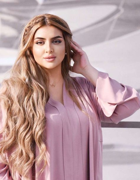 Sheikha Mahra, Dubai Prince, Vintage Photography Women, Refined Fashion, Arabian Beauty, Arabian Beauty Women, Fashion Moments, Arab Women, Beautiful Hijab