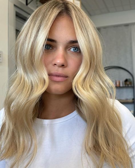 PURE HONEY 🍯 This striking look is the definition of Golden Blonde. Check out this formula created by the talented Jamie Salgado @_obsessed.hair_, delivering subtle dimension, with ultimate shine. #GETTHELOOK LIGHTEN BlondorPlex Multi Blonde Welloxon Perfect Developer 6% (20 vol.) TREAT Wella Professionals WellaPlex No.2 Bond Stabilizer ROOT TAP Color Touch 8/71 + 7/0 Color Touch Emulsion 1.9% (6 vol.) MIDS + ENDS Color Touch 10/6 + 10/03 Color Touch Emulsion 1.9% (6 vol.) CARE + STYLIN... Root Tap, Blonde Roots, Pure Honey, Golden Blonde, Get The Look, No. 2, Blonde, Pure Products, Hair