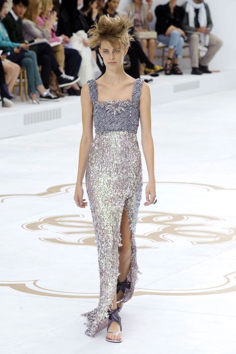 Chanel Haute Couture Fall 2014 Chanel Fall 2014, Couture 2015, Runway Gowns, 2014 Runway, London Fashion Weeks, Collection Couture, Chanel Couture, Chanel Haute Couture, Couture Runway