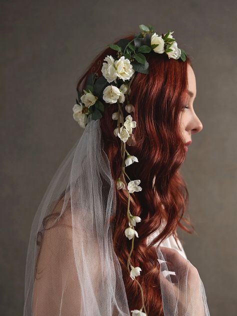 white roses headpiece for brides White Flower Headpiece, Flower Crown Veil, Crown Veil, Wedding Veils Headpieces, Flower Headpiece Wedding, Bridal Hair Veil, Flower Veil, Veil Headpiece, Vintage Veils