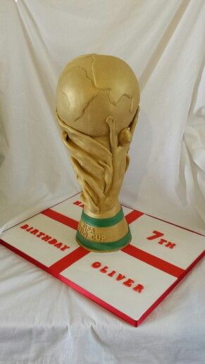 World Cup Trophy Cake, World Cup Soccer Cake, Clay Trophy, Fifa Cake, Football Cakes For Boys, Soccer Birthday Cakes, Car Cakes, Sports Cakes, Soccer Cake