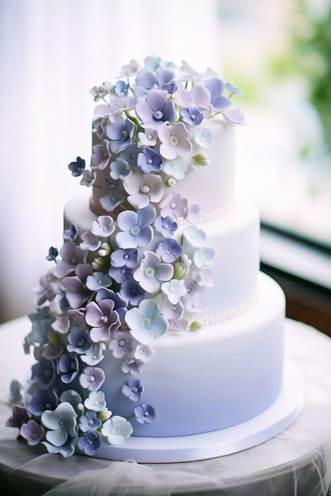 Lilac And Blue Wedding Cake, Wedding Cake Purple And Blue, Lilac Wedding Cakes, Blue And Purple Wedding Cake, Purple And Gold Wedding Cake, Wedding Cakes Lilac, Periwinkle Wedding, Light Purple Wedding, Lavender Wedding Cake