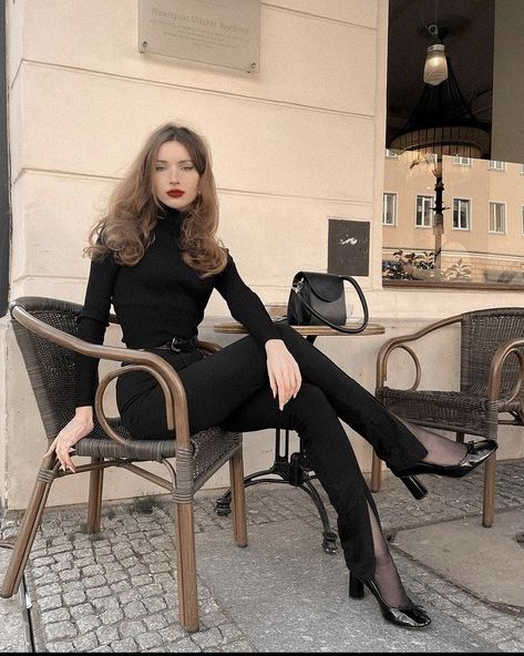 Modern Persephone, Instagram Coffee, Look Formal, All Black Outfit, Parisian Chic, Grace Kelly, Fall Style, Girl Falling, Looks Style