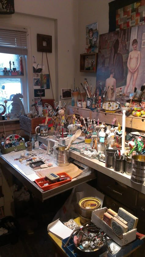 A Real artists studio; Mary-Lynne Moffatt Art Rangement Art, Corner Art, Artist Workspace, Art Studio Space, Art Studio Room, Artists Studio, Artistic Space, Studio Organization, Small Study