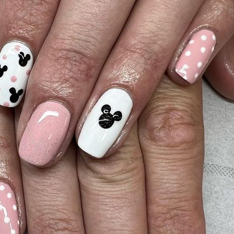 Minnie Mouse French Nails, Mickey Mouse Almond Nails, Disney Nails For Adults, Disney Nails Diy Easy, Disney Simple Nail Designs, Nail Designs For Disneyland, Disney Nails Oval Shape, Disney Dipped Nails, Disney Nail Designs French Tips