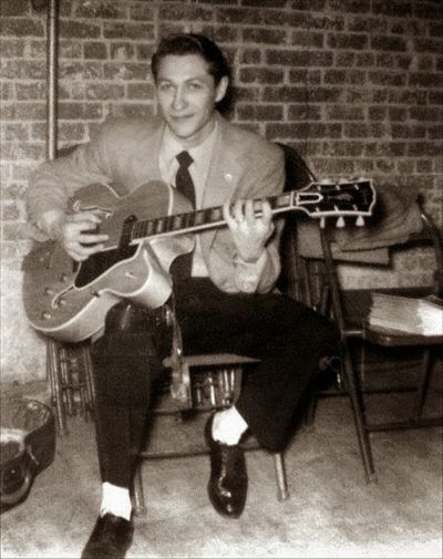 Pioneering rock and roll guitarist Scotty Moore, who was a member of Elvis Presley's original band passed away at the age 84 on June 28th, 2016. He died in Nashville on Tuesday after several months of poor health. Moore is credited with helping Elvis shape his sound that came to be called rock and r Guitar Icons, Electric Guitar Pick, Scotty Moore, Gene Vincent, Rockabilly Music, Eddie Cochran, Guitar Man, Juke Joints, Sun Records