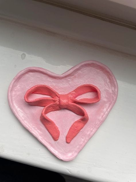 My Pink bow heart clay tray by Handmade. Size for £25.00: https://www.vinted.co.uk/items/3535137373-pink-bow-heart-clay-tray. Clay Heart Ideas, Coquette Clay Art, Heart Clay Tray, Clay Coquette, Cute Clay Projects, Clay Ribbon, Clay Trays, Baby Pink Bow, Clay Tray