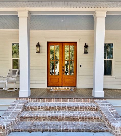 Front Porch Pillars, Porch Pillars, Brick Porch, Front Porch Steps, Front Stairs, Brick Steps, House Front Porch, Brick Detail, Porch Steps