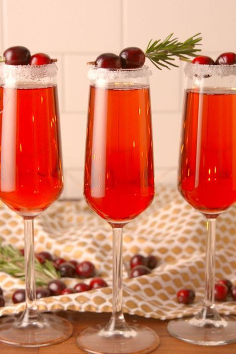 50+ Best Mimosa Recipes - How To Make Mimosas—Delish.com Cranberry Mimosa Recipe, Cranberry Mimosas, Cranberry Mimosa, Mimosa Recipe, Holiday Brunch, Winter Cocktails, Christmas Brunch, Christmas Menu, Winter Drinks