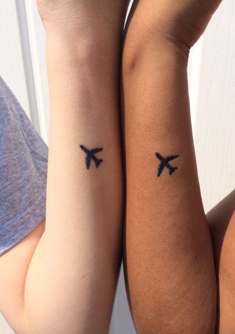 The 90 Most Popular Symbols For Travel Tattoos | Unique & Cute Travel Tattoo Ideas Small Friendship Tattoos, Small Best Friend Tattoos, Tattoo Diy, Matching Best Friend Tattoos, Airplane Tattoos, Tattoos Unique, Stick N Poke, Bff Tattoos, Friendship Tattoos