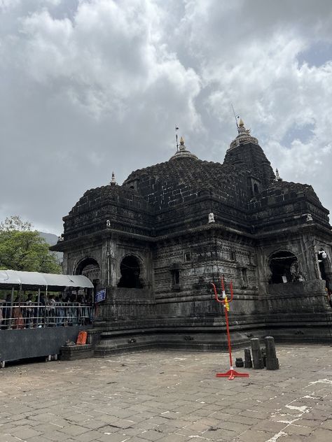 Trimbakeshwar temple 🛕 Triyambkeshwar Temple, Triambakeswar Temple, Trimbakeshwar Temple Aesthetic, Trimbakeshwar Jyotirling, Trimbakeshwar Temple, Krishna Hindu, New Photos Hd, Shiva Pics, Lord Shiva Pics