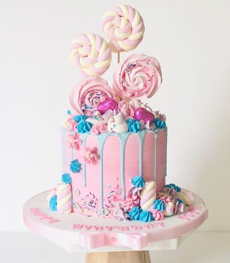 Buttercream Wedding Cakes on Instagram: “So just how cute is Josie’s pretty pink lollipop birthday cake? 💕 #prettycake #pinkcakes #dripcake @bakingheavenmag” Lollypop Cakes, Cake With Lollipops, Lollipop Cake Birthday, Fountain Cake, Octopus Cake, Lolly Cake, Lollipop Cake, Lollipop Birthday, 9th Birthday Cake