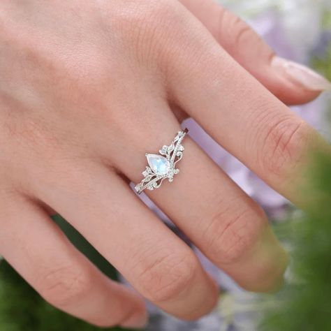 Bff Rings, Moonstone Engagement Ring, Silver Wedding Rings, Shop Engagement Rings, Engagement Ring Wedding Band, Moonstone Ring, White Ring, Mode Inspiration, White Topaz