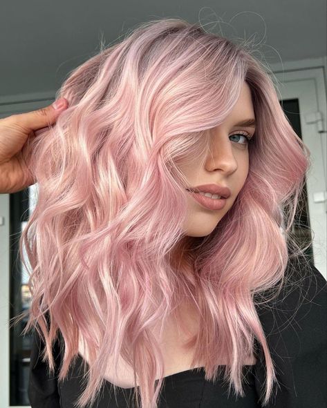 Rose Blonde Hair, Rose Gold Hair Blonde, Pink Hair Highlights, Blond Rose, Baby Pink Hair, Pink Hair Color, Pink Ombre Hair, Light Pink Hair, Pink Blonde Hair