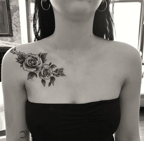 Tattoo Chest And Shoulder, Chest Tattoo Female Upper, Baddie Tats, Rose Chest Tattoo, Front Shoulder Tattoos, Minimalistic Tattoo, Rose Tattoos For Women, Hand Tattoos For Girls, Ghost Tattoo