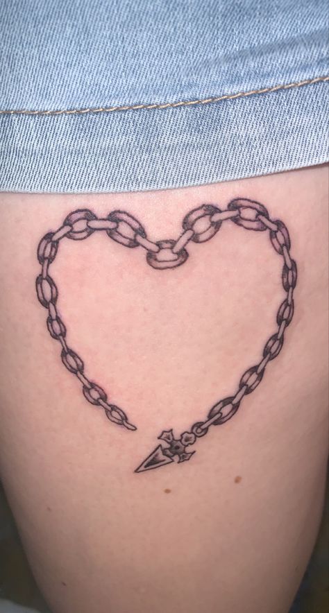 Delicate Chain Tattoo, Heart Chain Tattoo, Kurapika Chains Tattoo, Kurapika Tattoo, Kawaii Tattoos, Hxh Kurapika, 22 Tattoo, Chain Tattoo, Key Tattoo