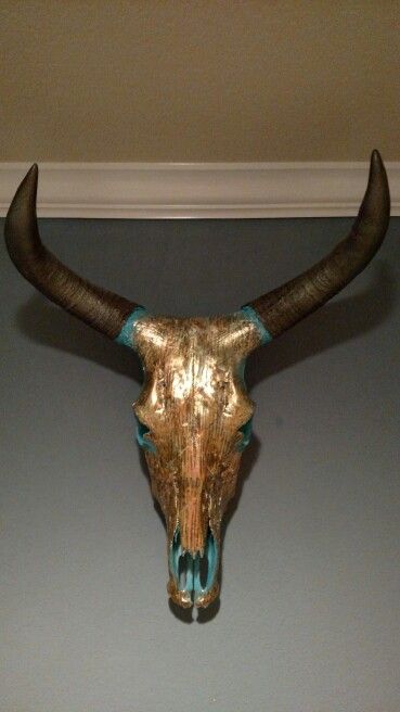 Gold gilding with turquoise, cow skull. Decorated Cow Skulls, Painted Cow Skulls Boho, Painted Cattle Skull, Painted Buffalo Skull, Decorated Bull Skull, Bull Skull Painting Cow Head, Deer Skull Decor, Animal Skull Decor, Painted Cow Skulls