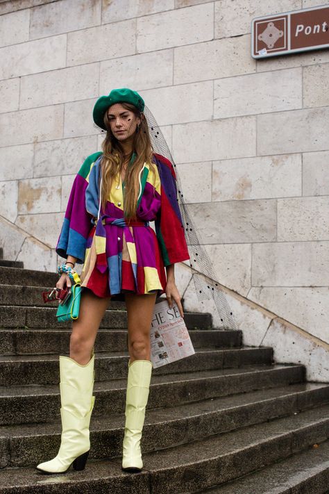 Vogue Outfit Ideas, Eccentric Outfits Street Style, Camp Style Fashion, Statement Piece Outfit, Artsy Fashion Style, Maximalist Fashion Style, Maximal Style, Artsy Style Outfits, Eclectic Clothing Style