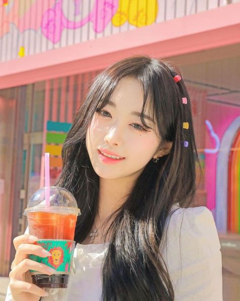 Person Drinking Boba, Instagram App, Field Photography, Female Pose Reference, Icons Kpop, Fields Photography, Uzzlang Girl, Smile Girl