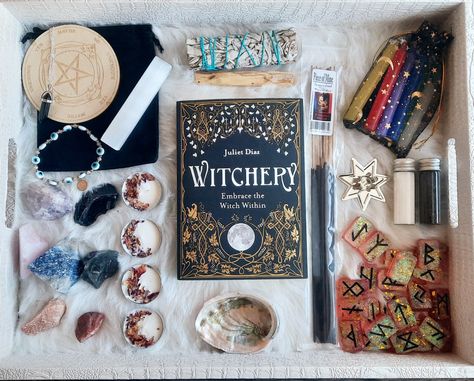 Witchy Ideas, Pretty Witch, Witch Kit, Japanese Y2k, Witch Coven, Crystal Shelves, Fantasy Love, Witchy Crafts, Goblin Core