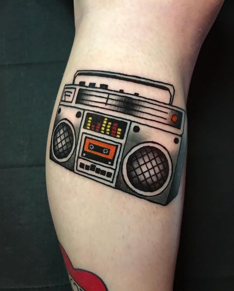 Boombox Tattoo, Traditional Tattoo Music, Old Traditional Tattoo, Cassette Tattoo, Computer Tattoo, Cover Up Tattoos For Men, Music Tattoo Designs, Theme Tattoo, Traditional Tattoo Design