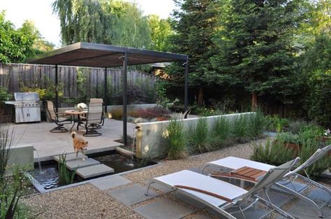 55 Visually striking pond design ideas for your backyard Landscape Pavers, Modern Patio Design, Farmhouse Patio, Rustic Backyard, Gravel Patio, Modern Backyard Landscaping, Contemporary Patio, Modern Pergola, Flagstone Patio