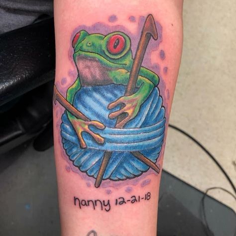 Frog Memorial Tattoo, Pandora's Box Tattoo, Knitting Tattoo, Stitch Tattoo, Frog Tattoos, Memorial Tattoo, Patches Fashion, Crochet Frog, Sew On Patches