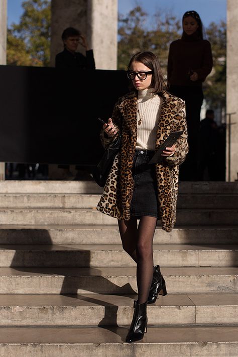 On the Street…Palais de Tokyo, Paris Jeans Print, The Sartorialist, Look Office, Leopard Coat, Street Style Blog, Leopard Print Coat, Tokyo Street Style, Coat Outfit, Looks Street Style