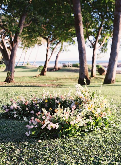 Romantic Hawaii wedding with an insanely cool dress, inspired by a Maui sunset - 100 Layer Cake Wedding Arch Alternative, Aisle Florals, Maui Sunset, Wedding Alters, Floral Arch Wedding, Altar Flowers, Garden Weddings Ceremony, Aisle Flowers, Wedding Ceremony Arch