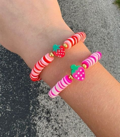 Kid Bracelets, Clay Beaded Bracelets, Bead Bracelet Stack, Make Clay Beads, Bracelet Business, Clay Bracelets, Diy Paper Flowers, Clay Bead Necklace, Paper Daisy