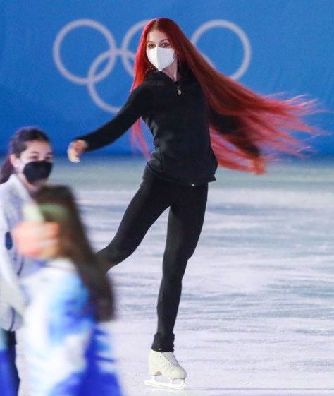 Ice Skate Drawing, Ice Skating Pictures, Skating Pictures, Sasha Trusova, Figure Ice Skates, Figure Skating Outfits, Skate 3, Ice Skating Outfit, Skating Aesthetic