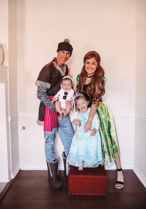 Frozen Group Costumes, Family Frozen Halloween Costumes, Frozen Halloween Costumes Family, Frozen Costumes Family, Frozen Family Halloween Costumes, Family Of 4 Frozen Halloween Costumes, Frozen Family Costumes, Disney-family-costumes For 4, Frozen Halloween Costumes