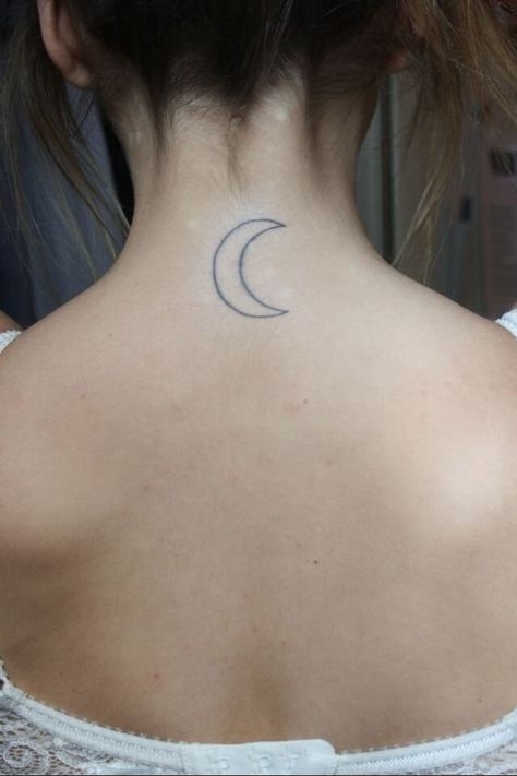 Half-Moon Tattoo below nape of neck Ahh this is so pretty Moon Tattoo Back, Tattoo Ideas Neck, Moon Tattoo Ideas, Nape Tattoo, Best Neck Tattoos, Crescent Moon Tattoo, Back Of Neck Tattoo, Moon Tattoos, Tattoo Back